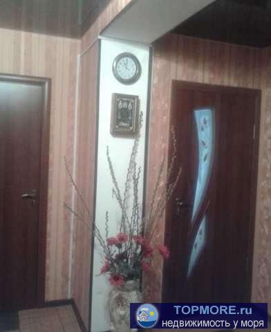 Продается 3 комнатная квартира с мебелью. Коридор кухня пол в кафеле, в комнатах пол ламинат, натяжные потолки. - 2