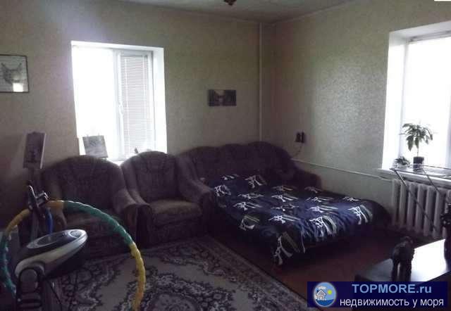 Продается 2 комнатная квартира, комнаты изолированные 20,2 и 12 кв.м., коридор 4,7 кв.м. Так же есть сарай 7,4 кв.м.,...