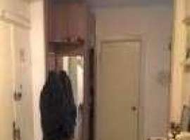 Две  комнаты  20/9.6 кв.м, кухня 7.4 кв.м, прихожая 8.2 кв.м,...