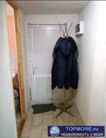 Продается квартира на земле, комната 10 кв. м., таулет и душ в доме, сделан косметический ремонт, состояние жилое,...