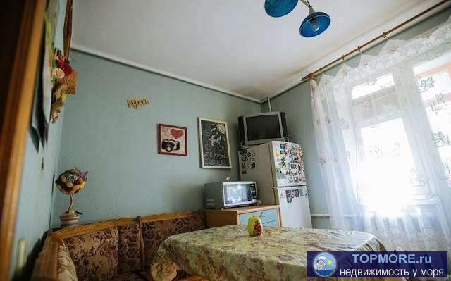 Продается неугловая квартира в отличном состоянии, все комнаты - изолированные, улучшенная планировка.Теплые...