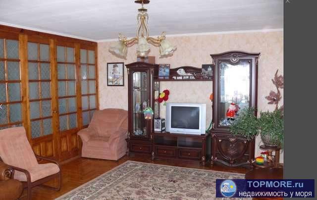 Квартира оригинальной планировки. Паркетный пол, двери - натуральное дерево. Отопление - электро-котел, льготные...