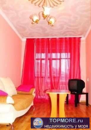 Продаю 2х комн. квартиру в центре города, сделан свежий ремонт, комнаты раздельные, санузел совмещенный,  на окнах...