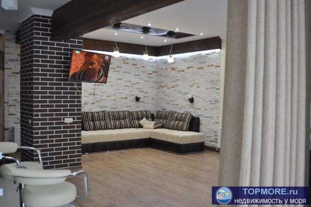 г.Феодосия, ул. Назукина. Продажа 2х уровневой квартиры в центре города общей площадью 103 кв.м . Квартира...