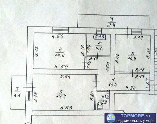 Продается 2 ком. квартира 63 кв.м. в г. Феодосия, ул. Дружбы. Сделан ремонт, лоджия и балкон застеклены,... - 1