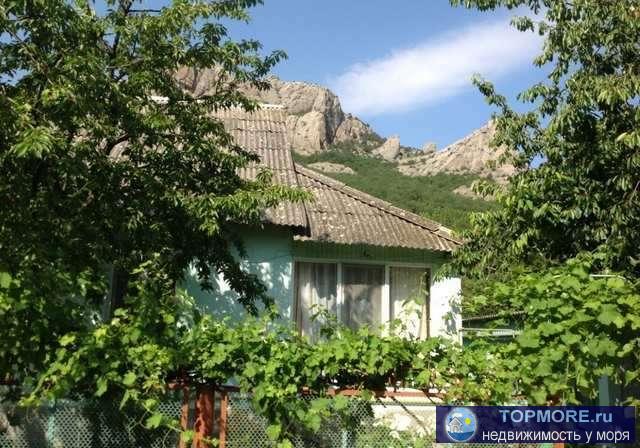 Живописное, историческое место в Крыму с прекрасным видом на горы. Два дома по 70 кв.м каждый, два гаража, шашлычная,...