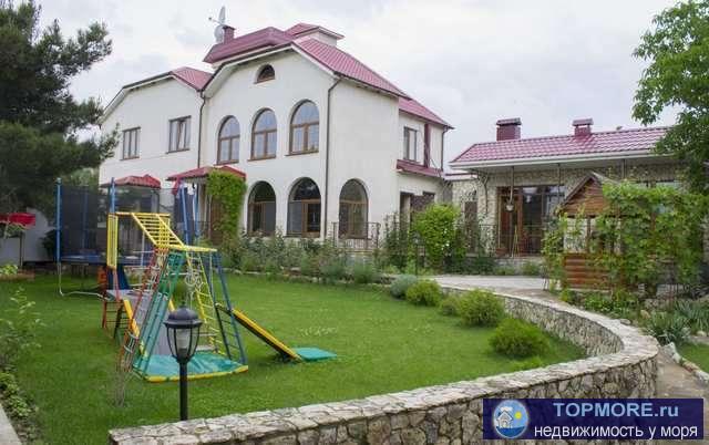 Продаётся дом в пгт Щебетовка, ул Партизанская. 3 спальни, 3 сан.узла, зал-каминная, детская комната, гараж, кухня,...