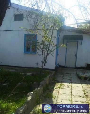 Продается дом 36 кв.м., участок 2 сотки по адресу г. Феодосия, ул. Назарова. 2 раздельные комнаты, кухня- пристройка,...