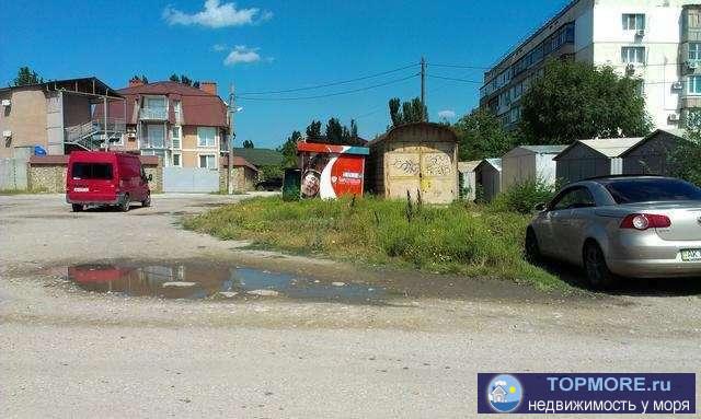 Продается земельный участок 10 соток в г. Феодосия, ул 3-го Интернационала. Коммуникации на расстоянии 15 метров....