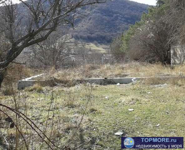 Участок расположен в живописном месте Крыма, ровный и сухой. Коммуникации рядом. На участке заложен прочный фкундамет...