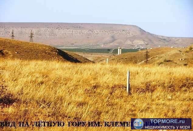 Продатся ровный участок с видом на море. Вода и свет в 80 метрах. Участок на возвышенности. Недалеко магазины, школа.