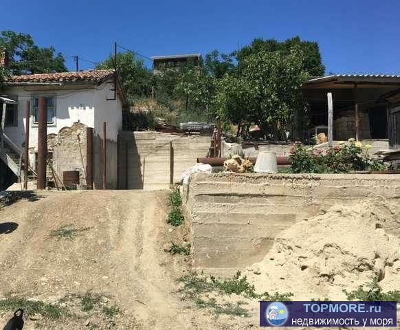 Продается участок в пгт Щебетовка, Феодосийский городской округ, ул. Октябрьская. На участке недострой и ветхое...