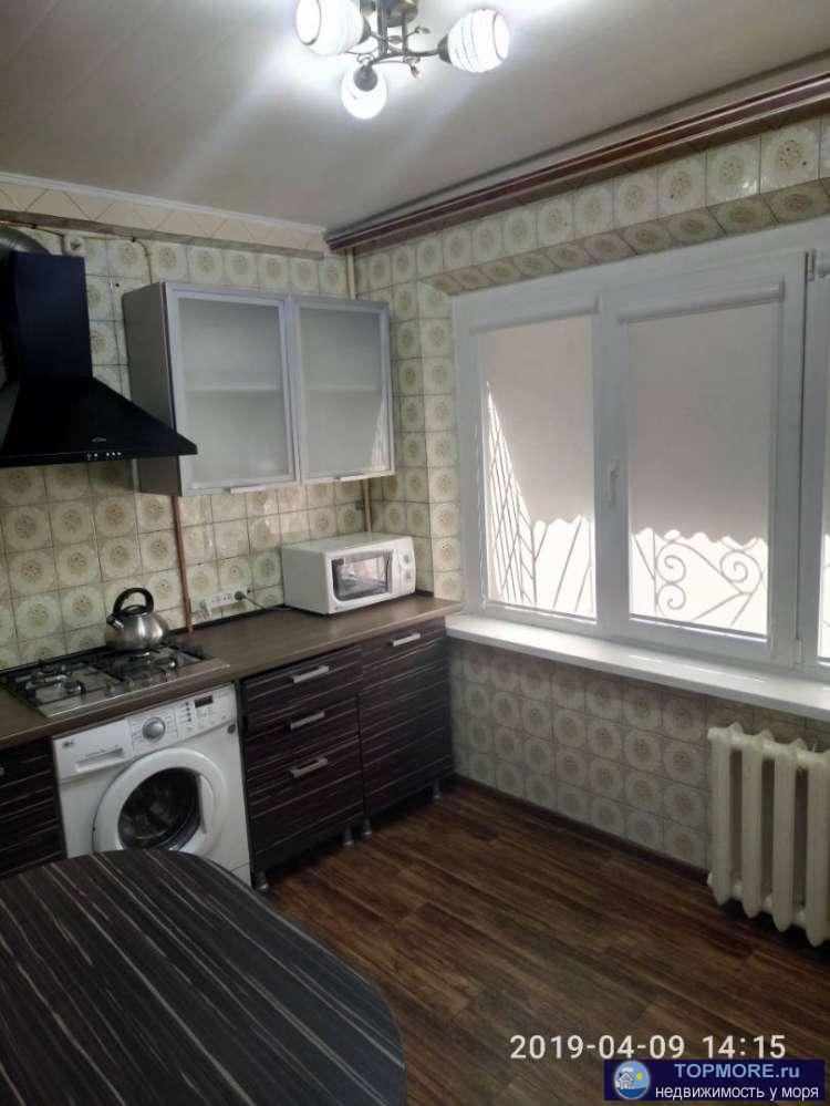 Квартира в центре Адлера. Старый фонд. Из 2 ки сделали 3 ку.Мебель оставляют. До моря 500 метров пешком.