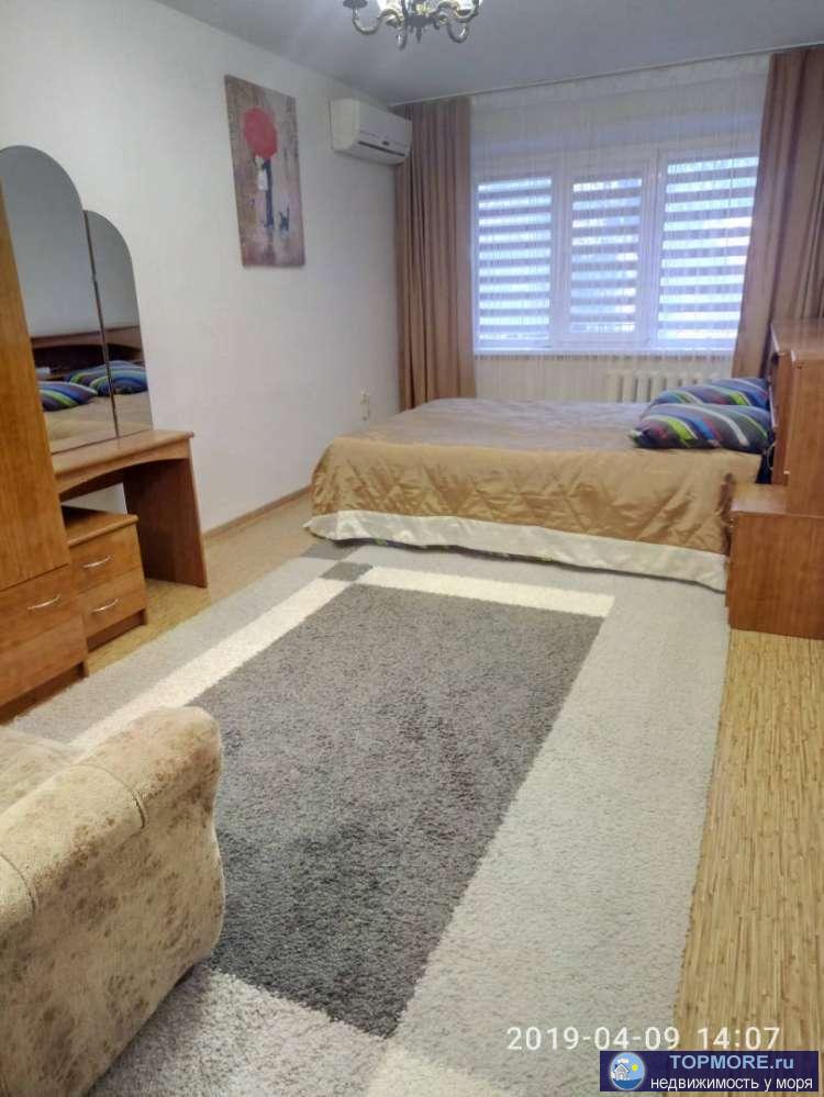 Квартира в центре Адлера. Старый фонд. Из 2 ки сделали 3 ку.Мебель оставляют. До моря 500 метров пешком. - 1