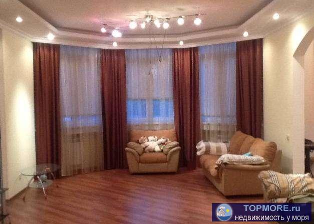 Просторная квартира в элитном доме, с ремонтом и встроенной мебелью и приятным видом. Большие комнаты: 36, 24, 18... - 1