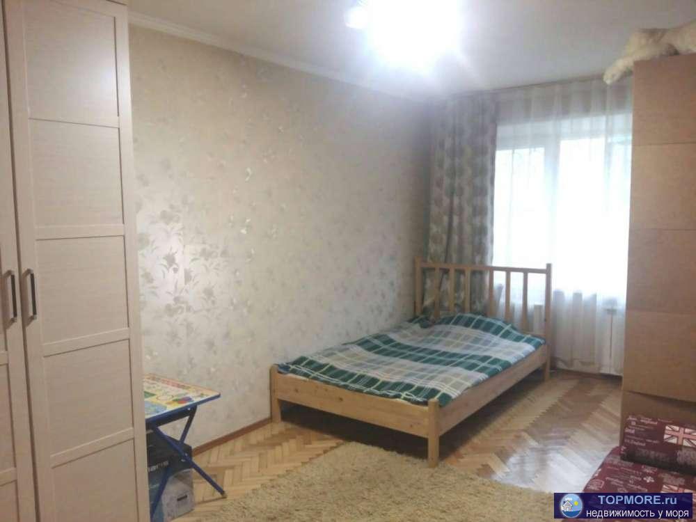 Большая трехкомнатная квартира в центре Сочи. Заречный район считается одним из центровых, но в тоже время тихим и...