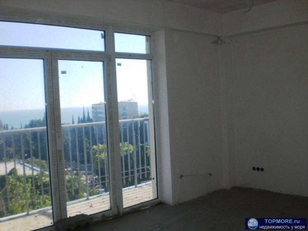 Просторная квартира с панорамными окнами (5 штук). Квартира с предчистовой отделкой: сделана стяжка пола, установлены...