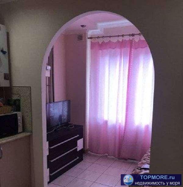 Продаю уютную квартиру, с ремонтом и мебелью, балкон застеклен, документы на руках. Звоните, отвечу на Ваши вопросы