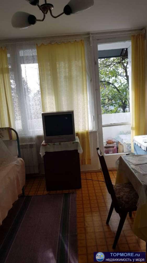 Продается малогабаритная квартира в районе Макаренко, удобства общие на 3 семьи. Соседи адекватные, спокойные....