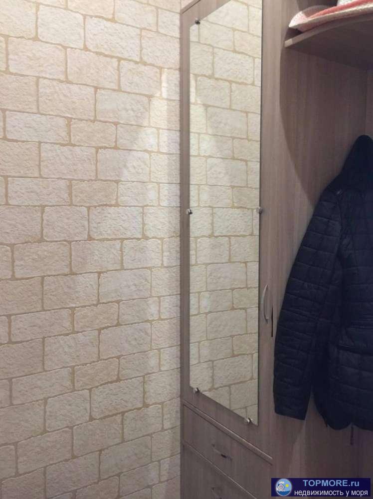 Продам квартиру 30кв м  с ремонтом. Квартира светлая, теплая . Мебель, техника остается. От моря 15 мин пешком .... - 1