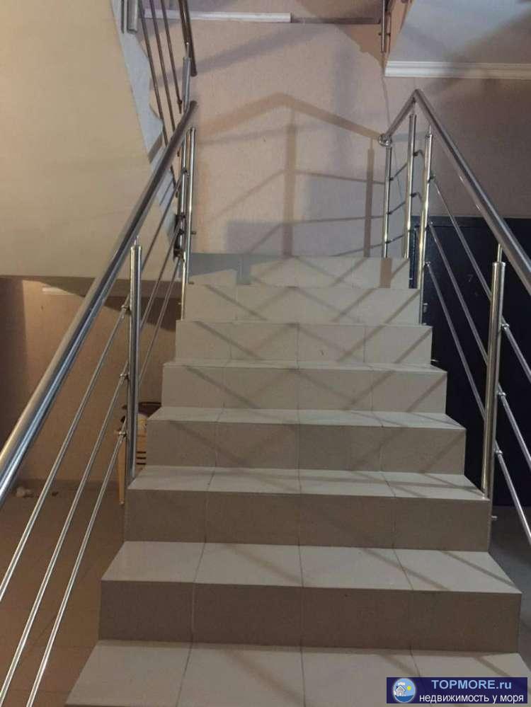 Продам квартиру 30кв м  с ремонтом. Квартира светлая, теплая . Мебель, техника остается. От моря 15 мин пешком .... - 2