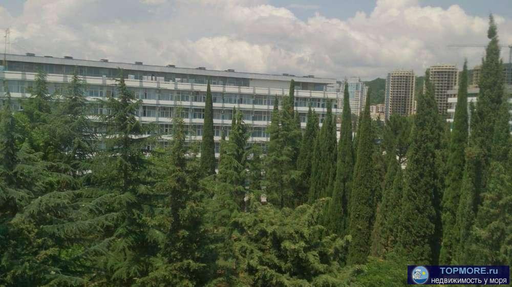 Просторная светлая квартира. Большие панорамные окна.Виды на море,горы.Дизайнерский качественный ремонт.Продается с...