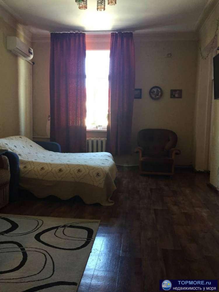 Продается квартира в центре Адлера.Жилой вторичный фонд. Сталинка,высокие потолки. Кварира сухая и теплая.Хорошая...