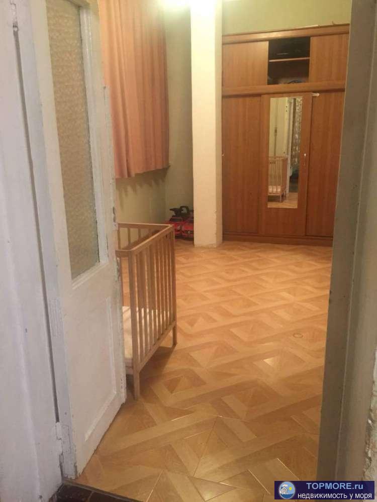 Продается квартира в центре Адлера.Жилой вторичный фонд. Сталинка,высокие потолки. Кварира сухая и теплая.Хорошая... - 2