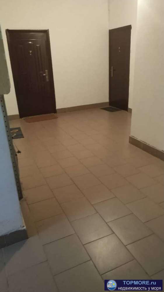 Продается квартира на в 30 метрах от моря в курортном городке. Хороший ремонт, рядом остановка, Магнит. Дом свежей... - 2