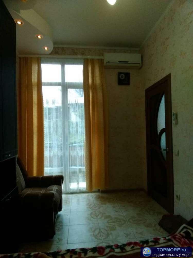 Продаю квартиру в экологически чистом районе города Сочи. В квартире большие панорамные окна, есть балкончик....