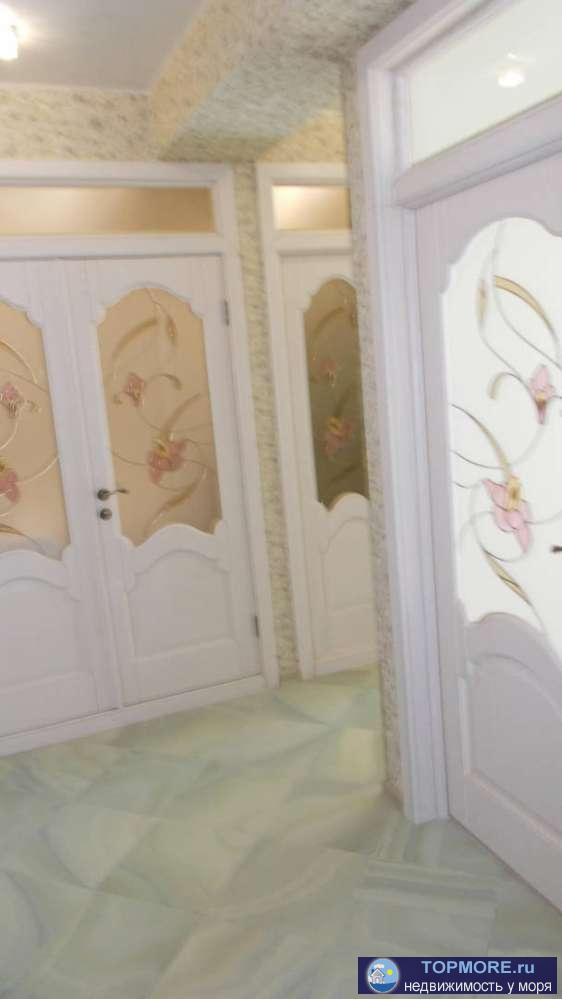 Продаю шикарную просторную и светлую квартиру в центральном Сочи. В квартире сделан качественный ремонт из импортных...