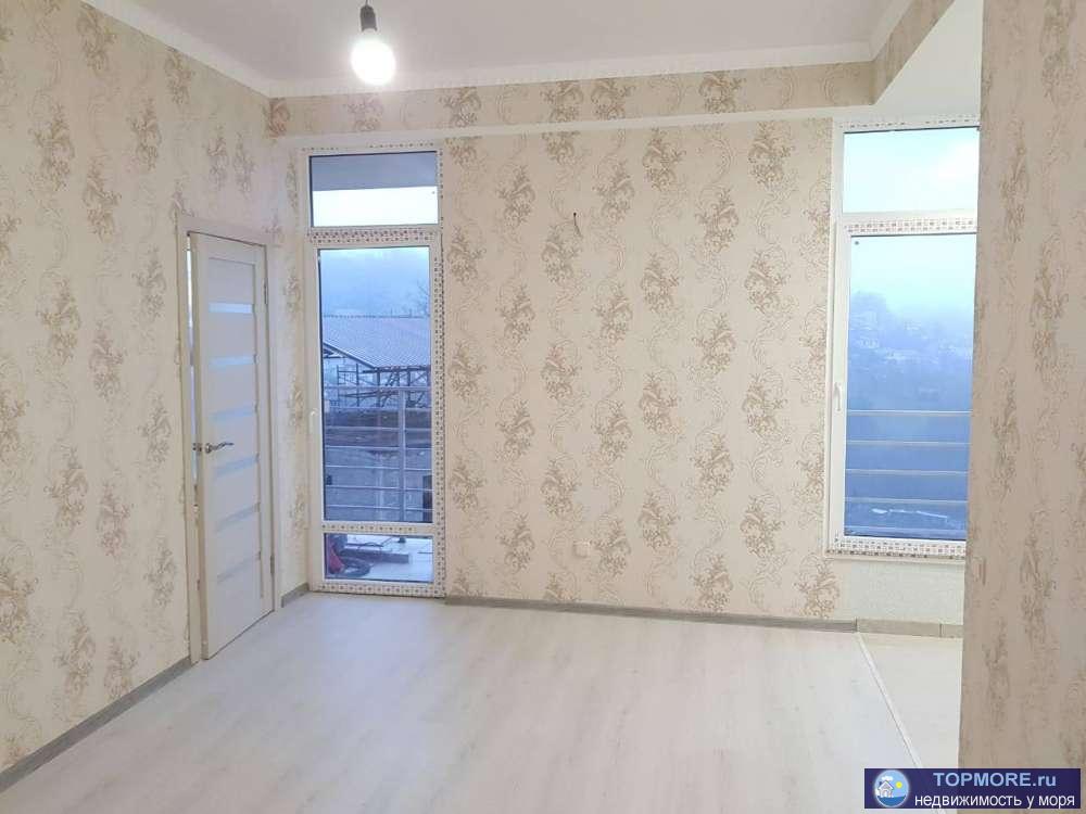 Продается квартира свободной планировки с балконом и панорамным окном в пол. В квартире санузел с установленными... - 1