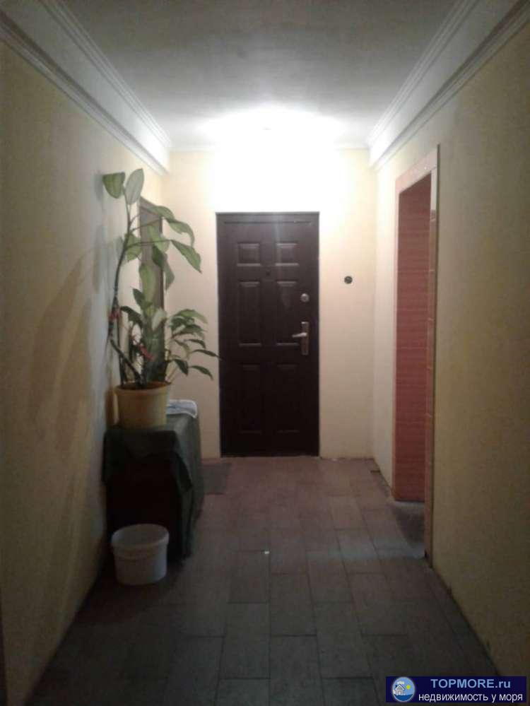 Продам малосемейку в отличном районе, до моря 20-25 мин пешком. Ремонт, мебель. Удобства в секции в хорошем... - 1