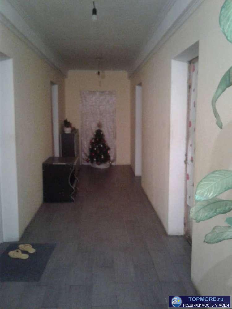 Продам малосемейку в отличном районе, до моря 20-25 мин пешком. Ремонт, мебель. Удобства в секции в хорошем... - 2