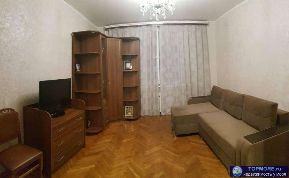 Двухкомнатная квартира, ул.Тургенева, сталинка, высокие потолки, комнаты на разные стороны, кухня 12 метров, свежий...