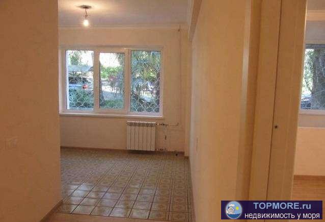 Срочно!!! Продается 1 ком. кв. в мкр. Донском. Рядом с домом расположены: остановки, семейный магазин Магнит, рынки... - 1