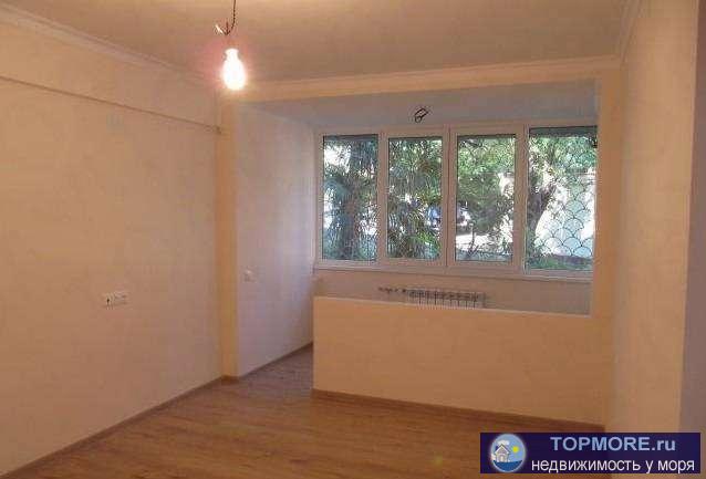 Срочно!!! Продается 1 ком. кв. в мкр. Донском. Рядом с домом расположены: остановки, семейный магазин Магнит, рынки... - 2