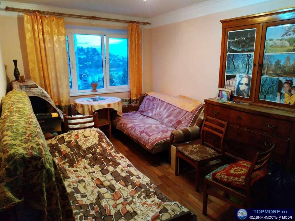 В центре курортного поселка Лазаревское на 4 этаже 5 ти этажного дома продается чистая, светлая, двухкомнатная...
