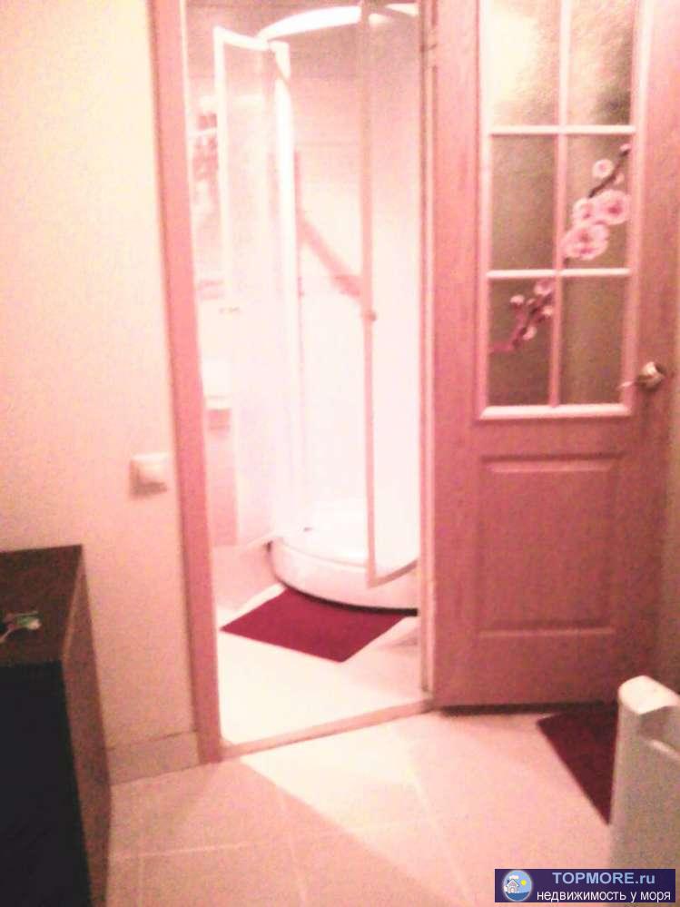 Продам двухкомнатную квартиру в тихом и зеленом районе города. Состоит из двух отдельных студий с возможностью... - 1