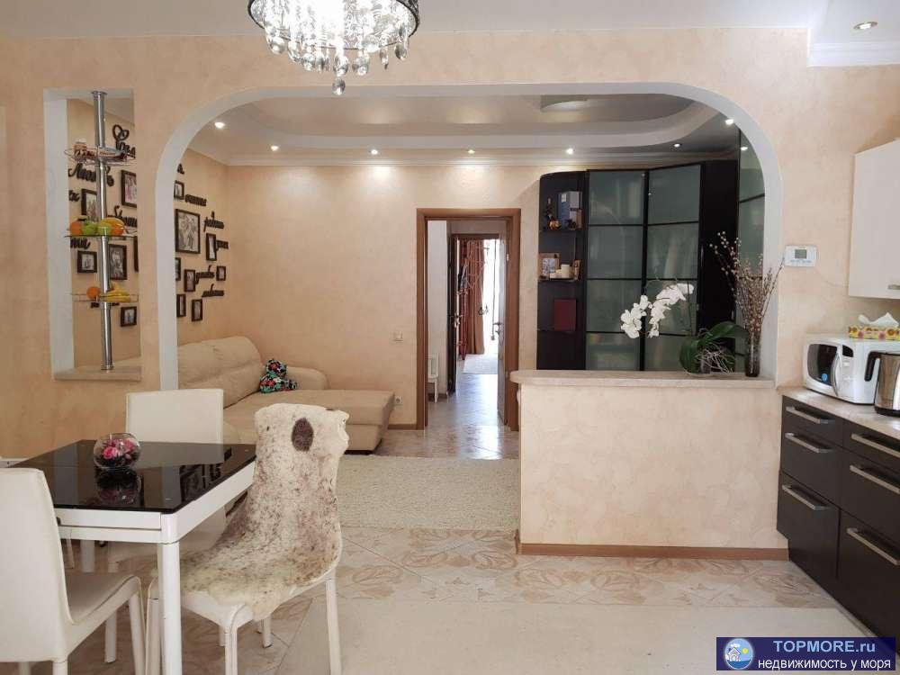 Очень уютная квартира со своей благоустроенной террасой. Квартира распланирована в кухню-гостиную, взрослую спальню,... - 1