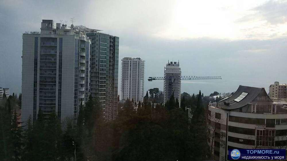 Продаю большую  квартиру под отделку. Большие витражные окна с панорамным видом на море и город. Смонтирован теплый... - 1