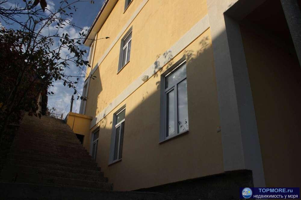 Продается 4-комнатная квартира в жилом доме на улице Семашко в Лазаревском районе Сочи. Квартира на 1 этаже. Площадь... - 2