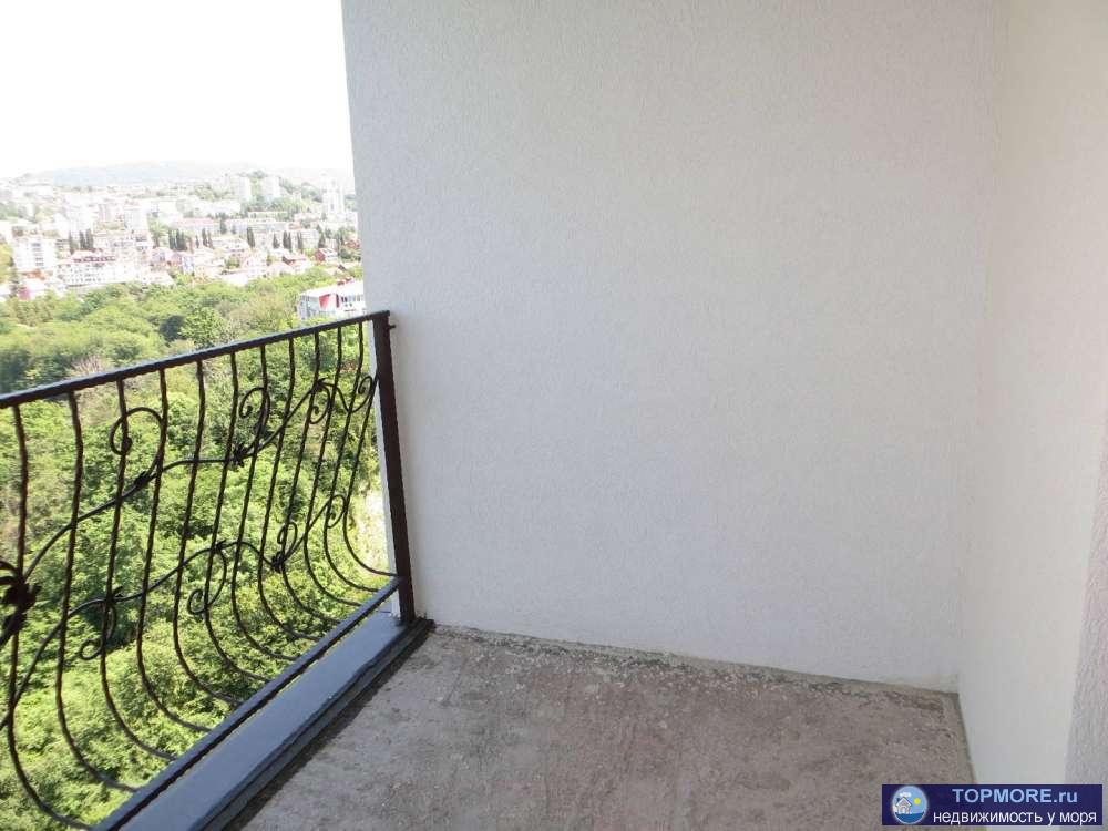 Продаю квартиру свободной планировки у моря! Квартира без ремонта, но правильной формы, с большим просторным балконом... - 1