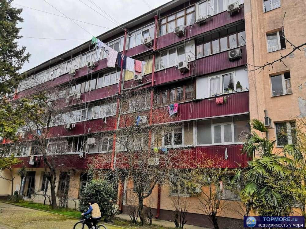 Небольшая, уютная квартира в малосемейном общежитии. Спальный район. В шаговой доступности поликлинника, магазины,...