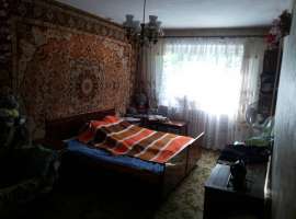 Продается 3-комнатная квартира на улице Ульянова в центре Адлера....