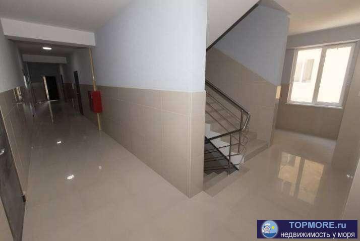 Продам однокомнатную квартиру с практически оконченным ремонтом. Большая угловая студия. Лоджия открытая и выполнена... - 2