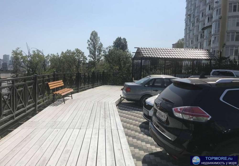     Продаю квартиру с предчистовым ремонтом выполненным на 80%: распланирована в двух комнатную квартиру: 2 спальни и...