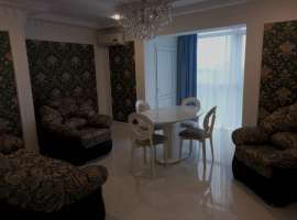 Продаю шикарную трёхкомнатную квартиру в элитном комплексе...