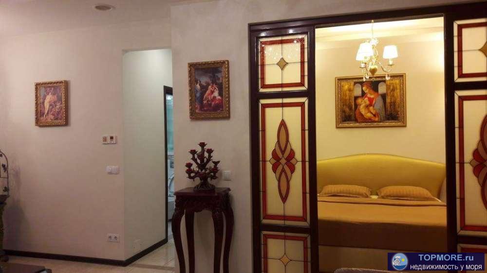 Продаю 2-х комнатную квартиру площ. 71 кв. м на 8 этаже 18-этажного мон.го дома, с шикарной панорамой на море и центр...