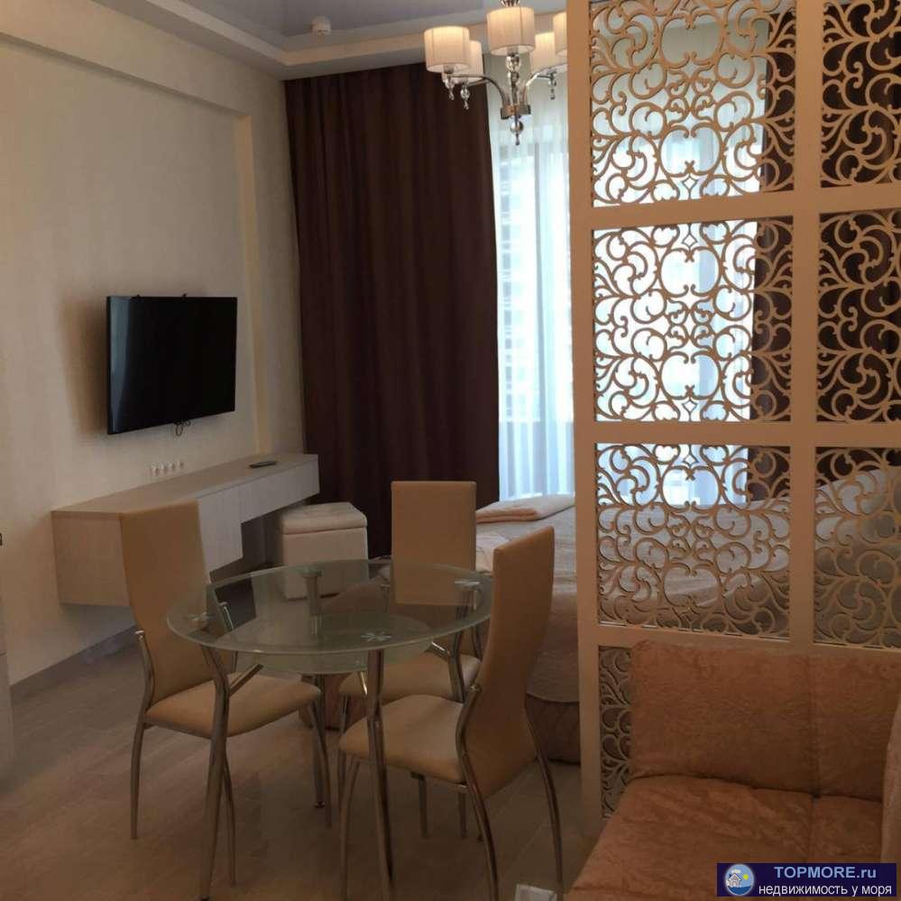     Дизайнерская квартира в элитном комплексе города - курорта.   В квартире 2 спальни и кухня-гостиная.   В квартире... - 2